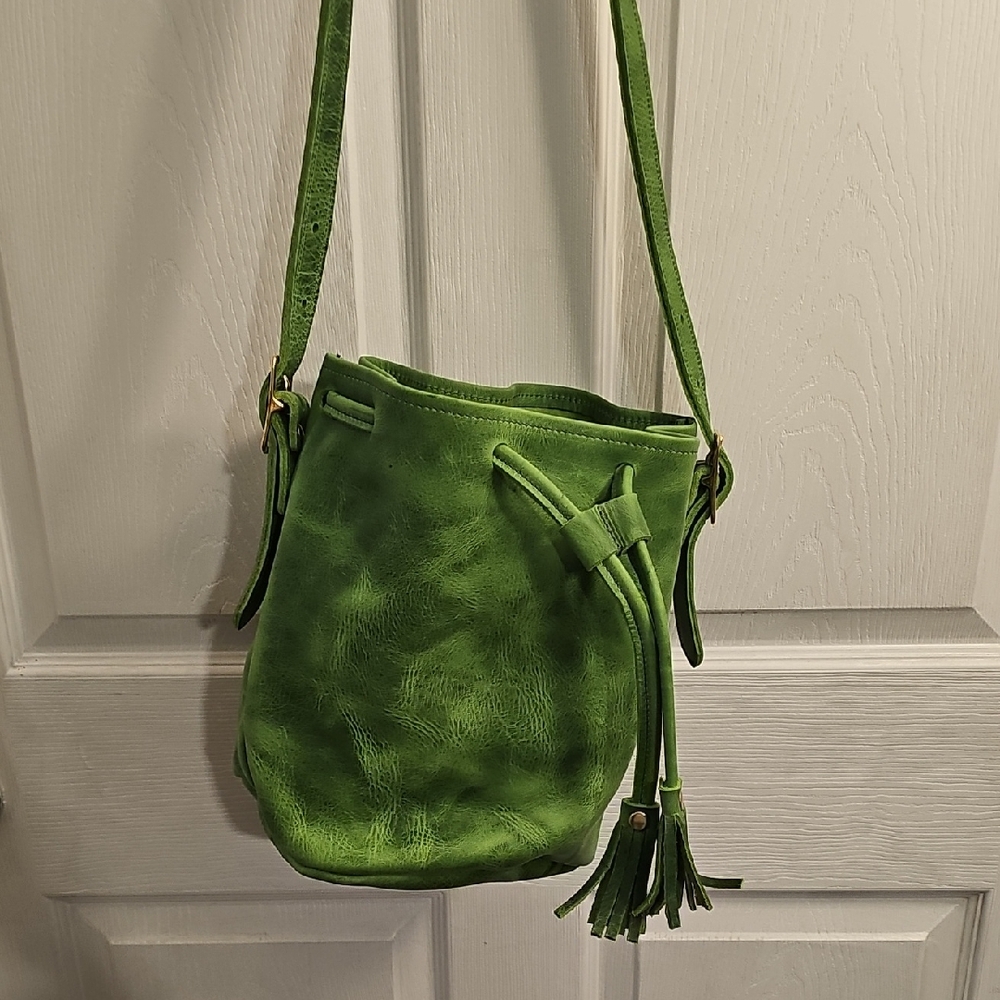 Elegant Green Leather Crossbody Bag